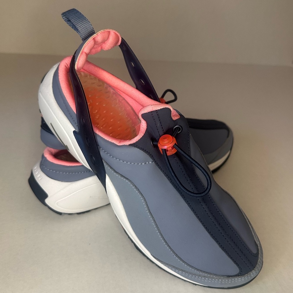 Stylish Nike Air Women's Slingback Slip-on Athletic Shoes in Gray and Pink